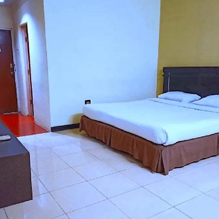 Bandung Permai Hotel Jember Jembel Exterior foto