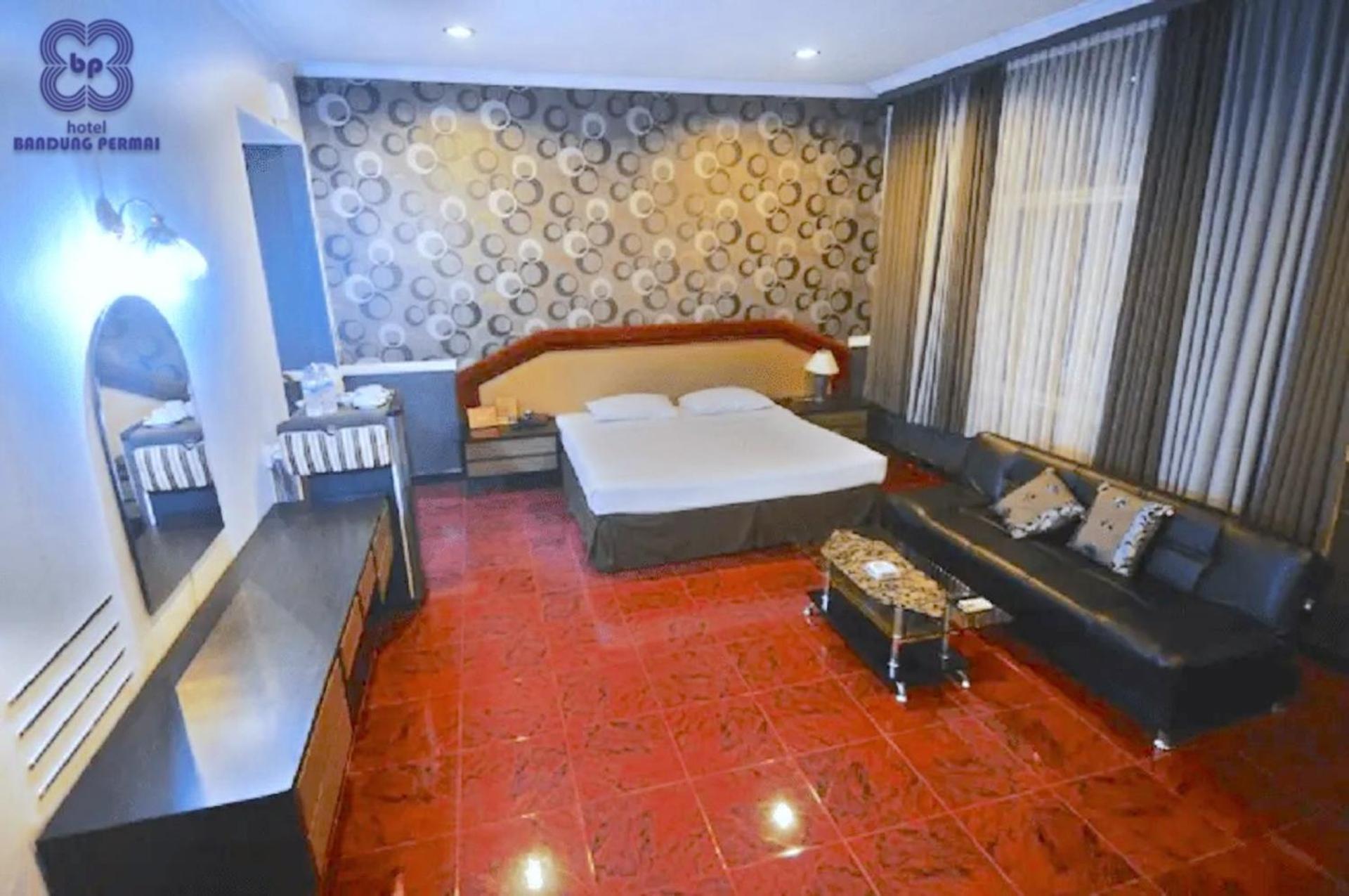 Bandung Permai Hotel Jember Jembel Exterior foto