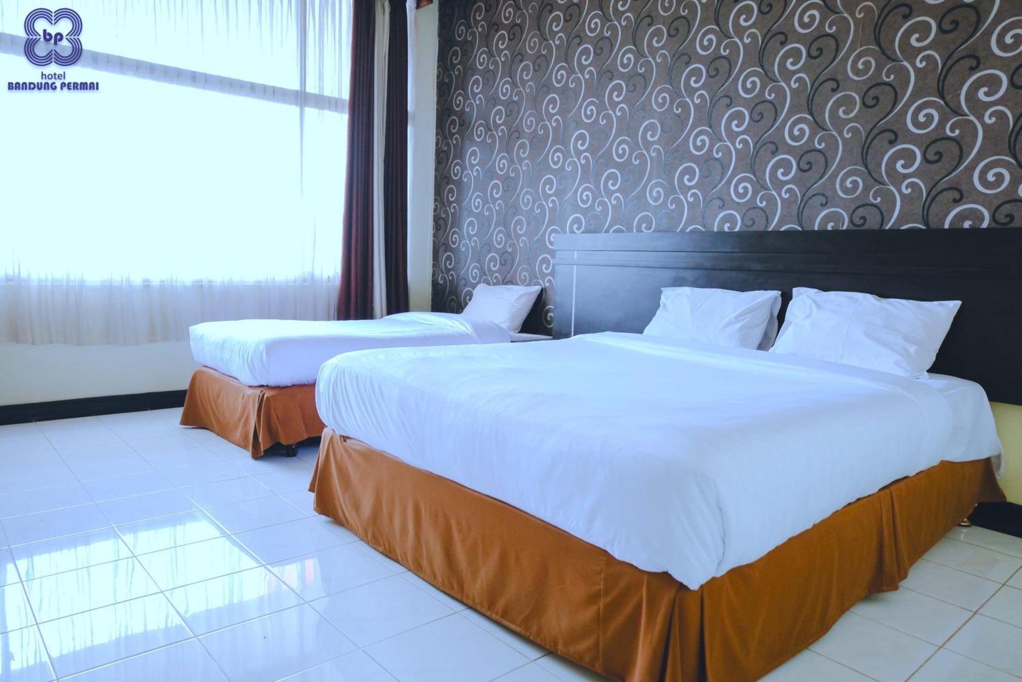 Bandung Permai Hotel Jember Jembel Exterior foto