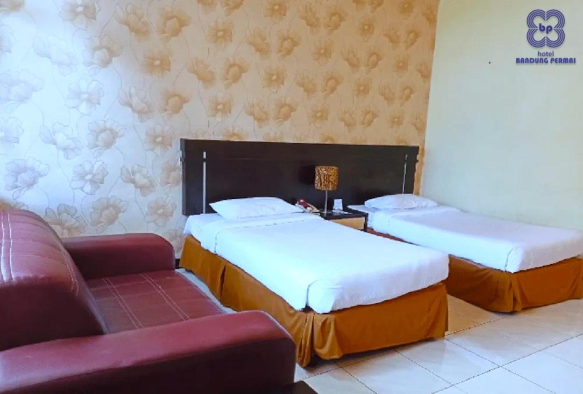 Bandung Permai Hotel Jember Jembel Exterior foto