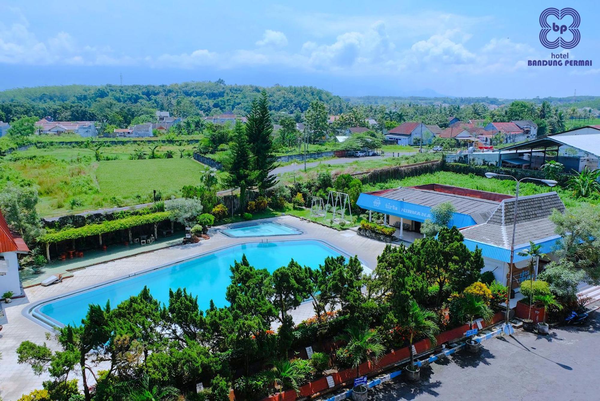 Bandung Permai Hotel Jember Jembel Exterior foto