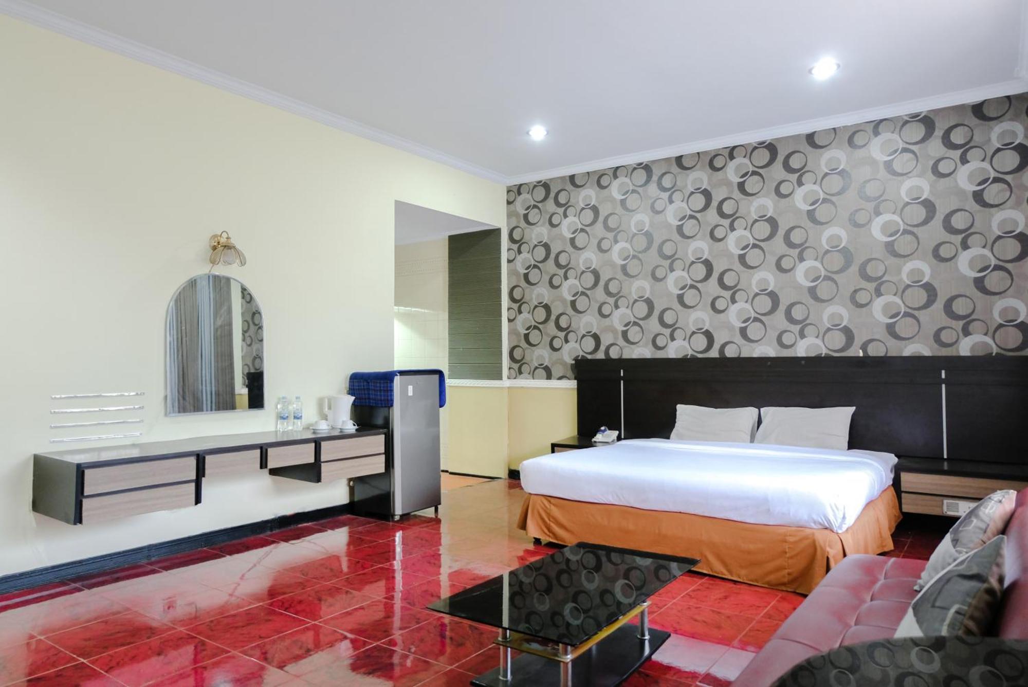 Bandung Permai Hotel Jember Jembel Exterior foto