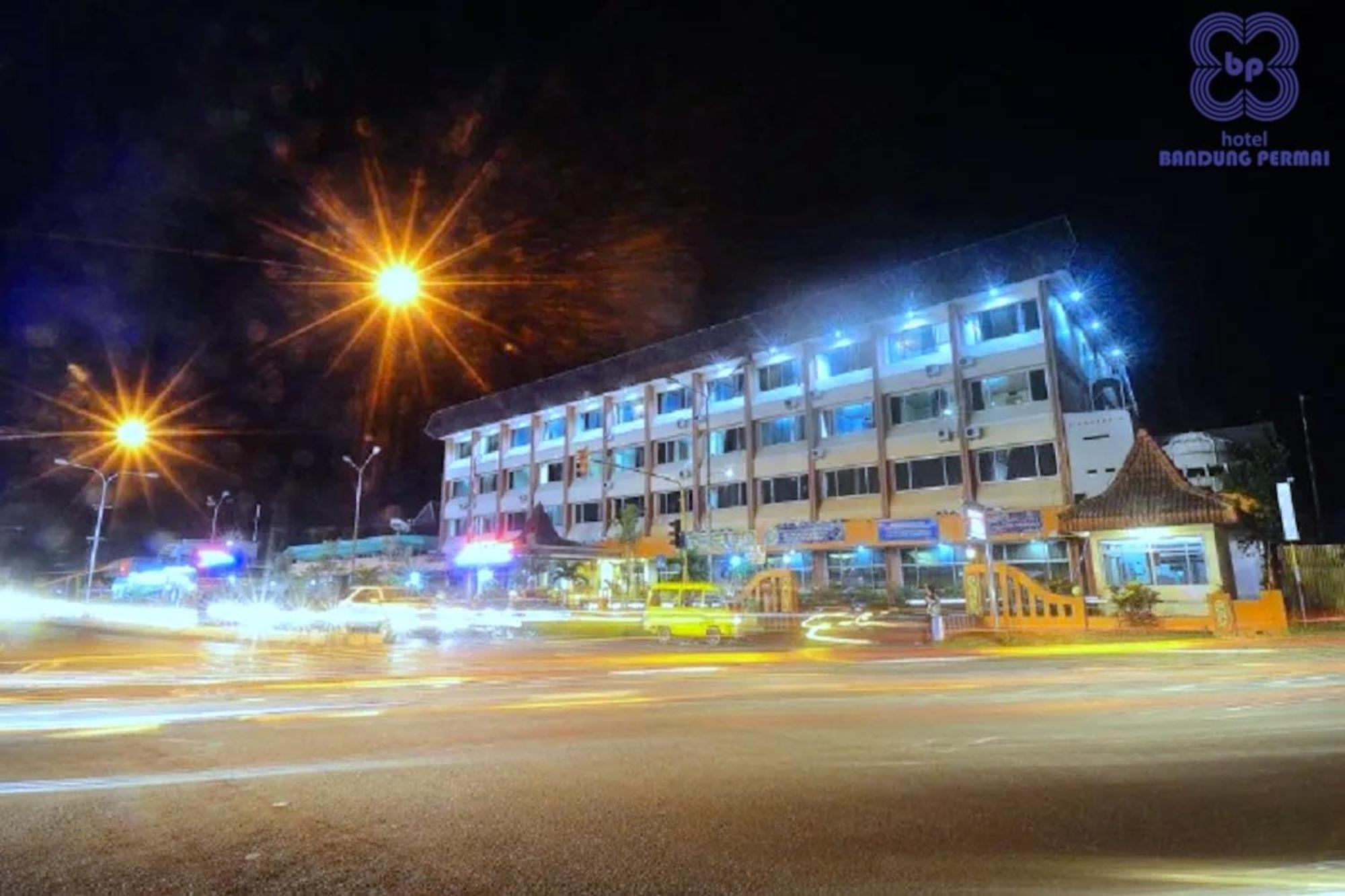 Bandung Permai Hotel Jember Jembel Exterior foto