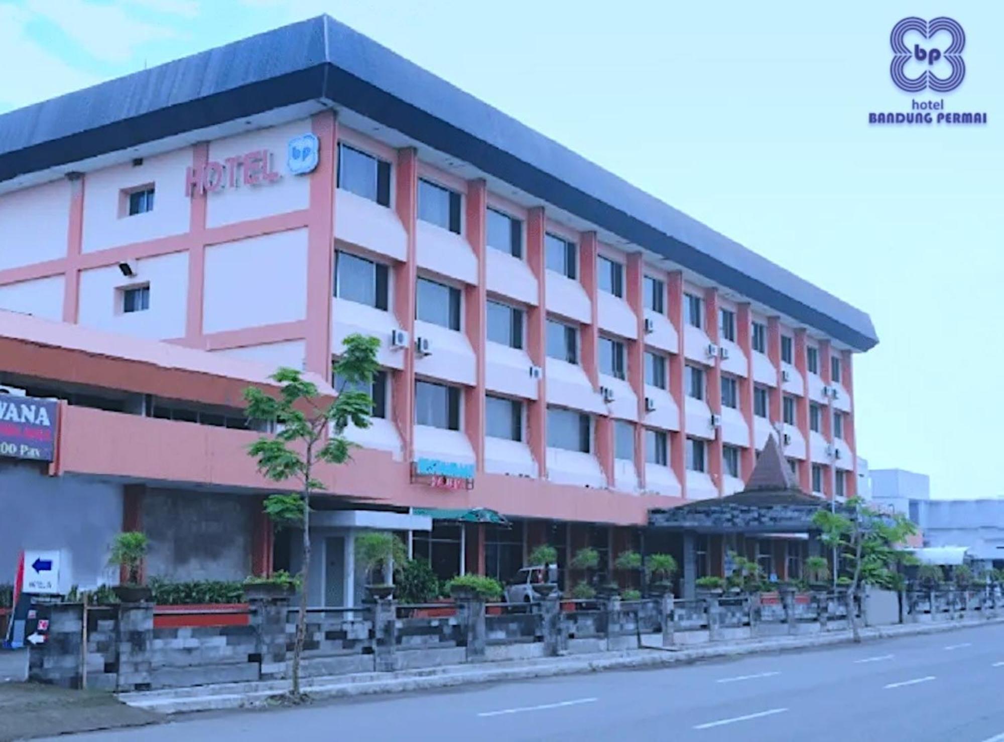 Bandung Permai Hotel Jember Jembel Exterior foto