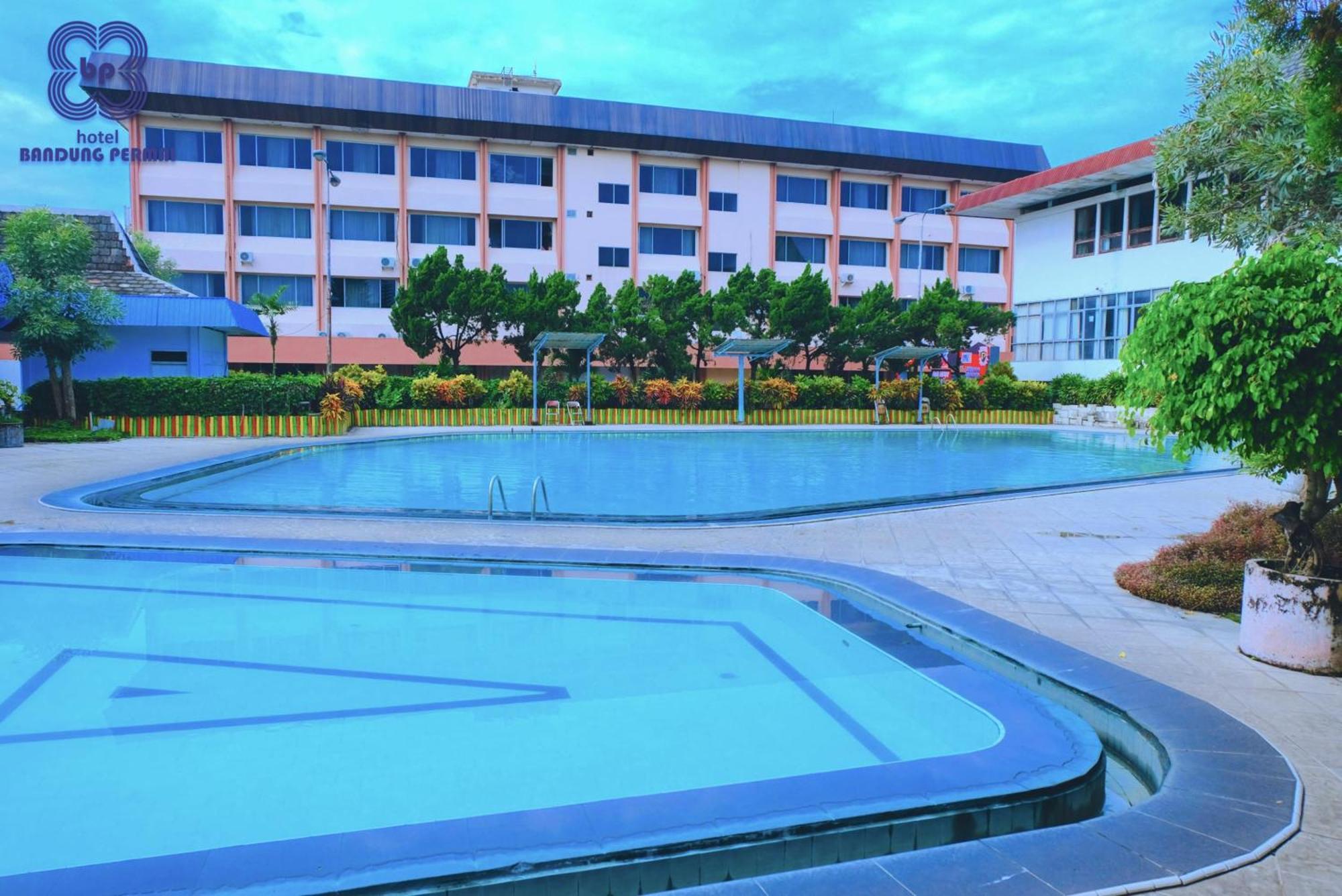 Bandung Permai Hotel Jember Jembel Exterior foto