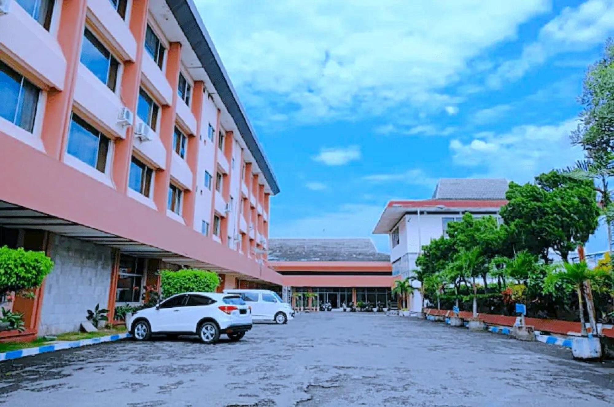 Bandung Permai Hotel Jember Jembel Exterior foto