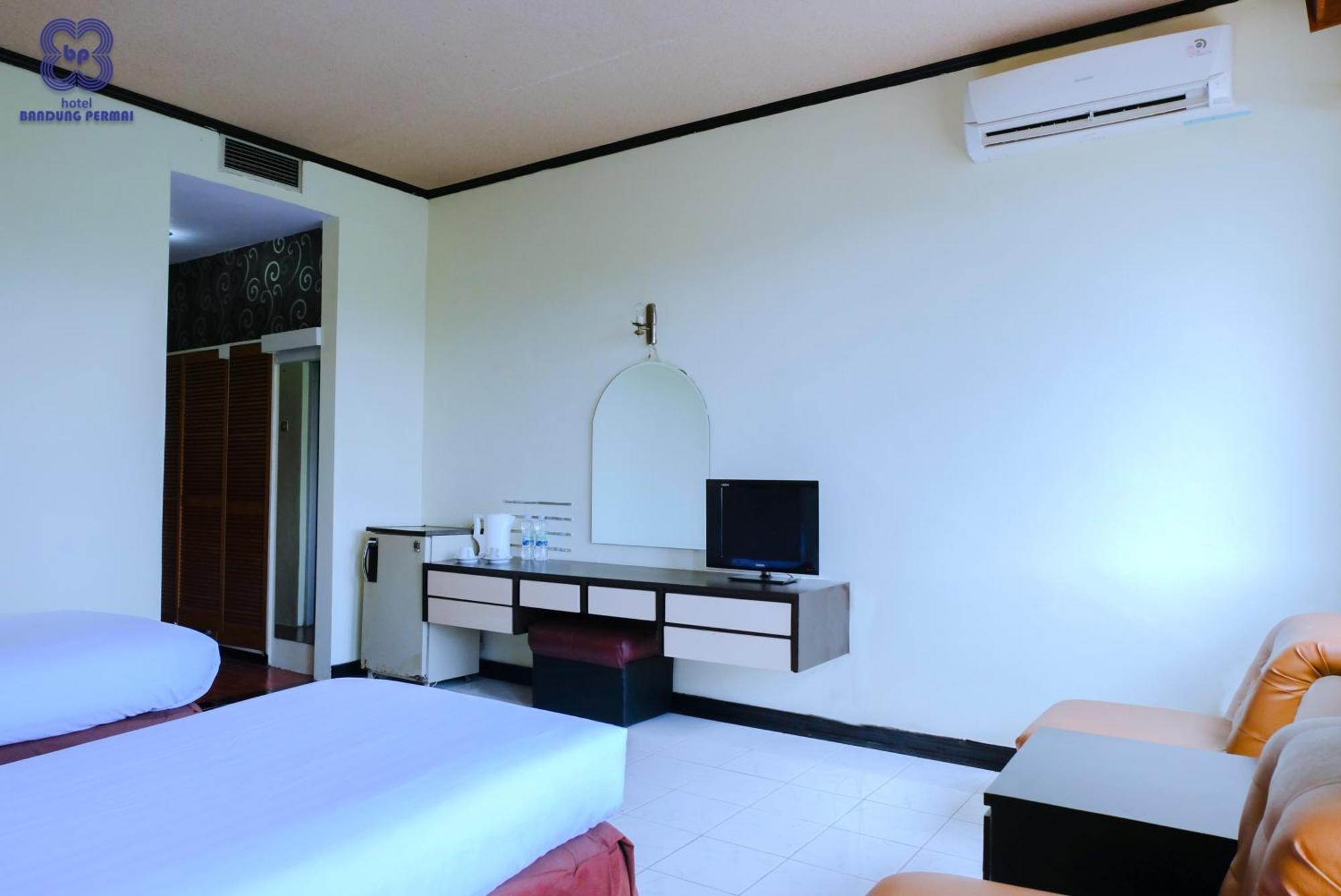 Bandung Permai Hotel Jember Jembel Exterior foto
