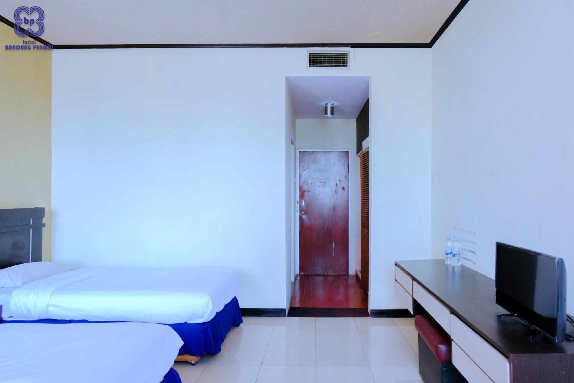 Bandung Permai Hotel Jember Jembel Exterior foto