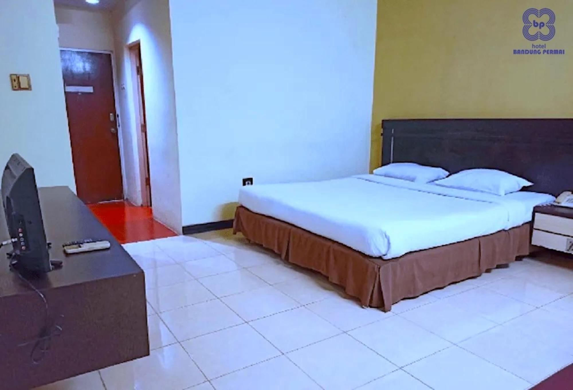 Bandung Permai Hotel Jember Jembel Exterior foto