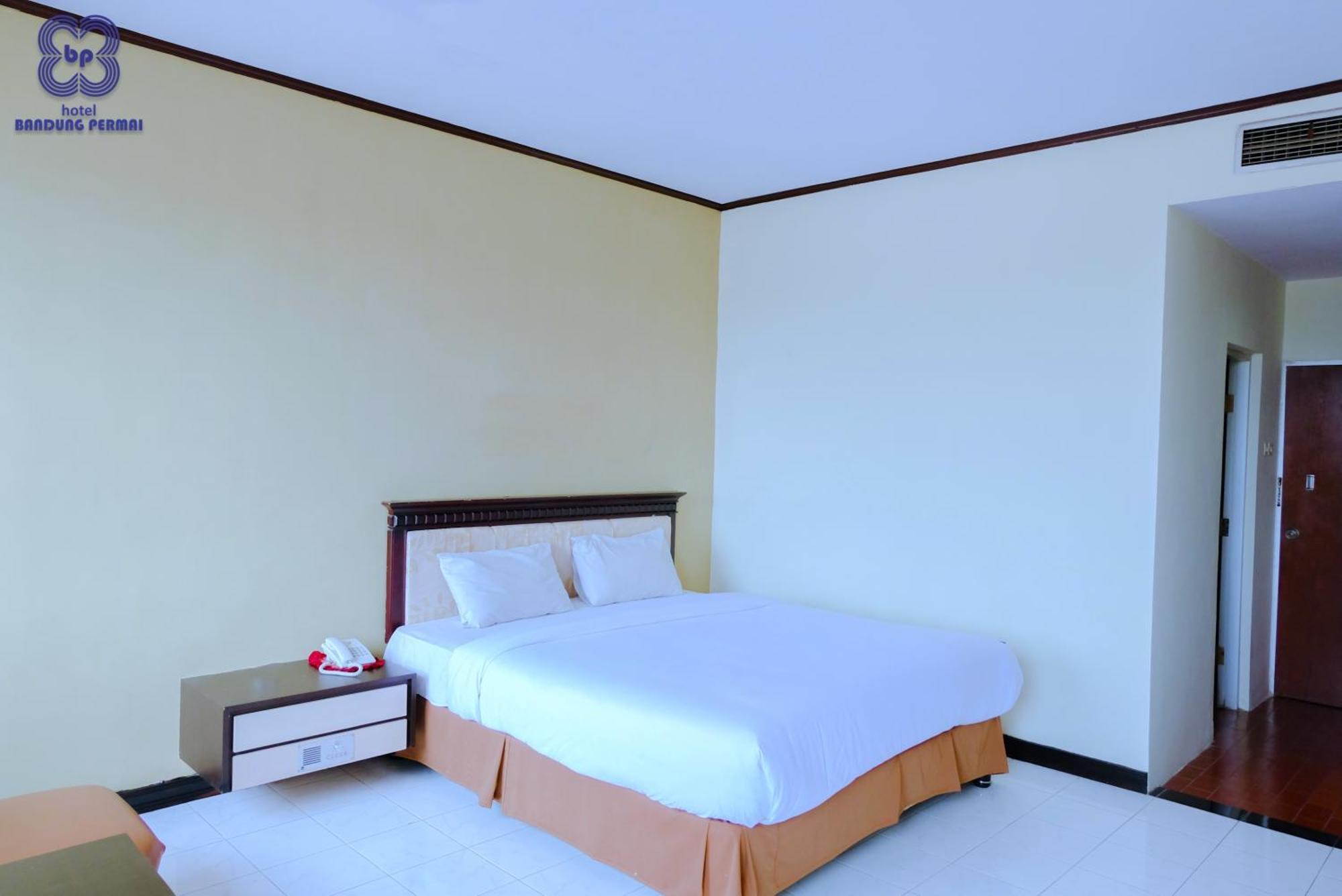 Bandung Permai Hotel Jember Jembel Quarto foto
