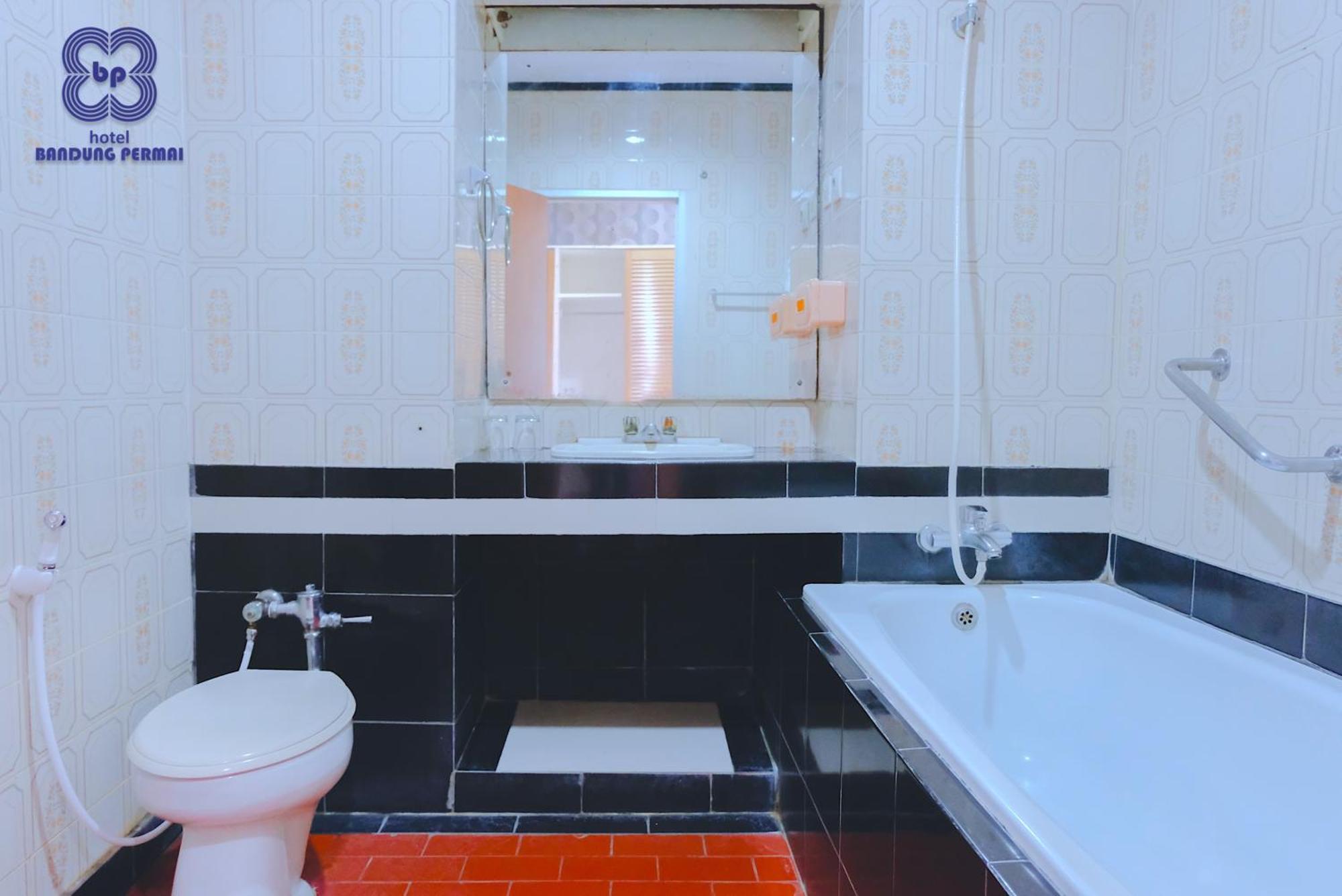 Bandung Permai Hotel Jember Jembel Quarto foto