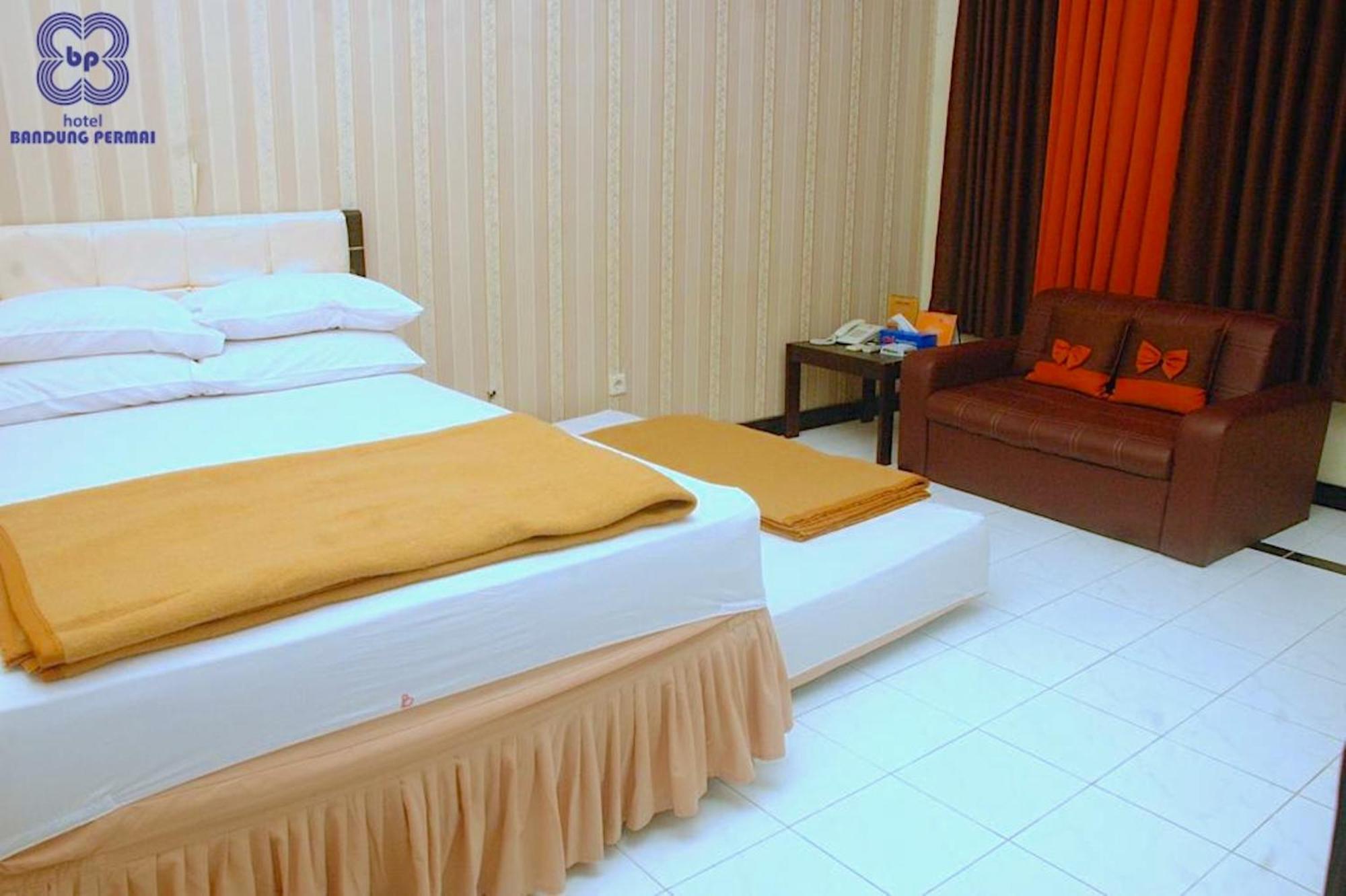 Bandung Permai Hotel Jember Jembel Quarto foto