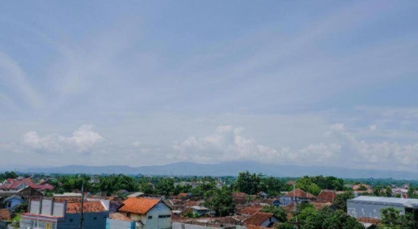 Bandung Permai Hotel Jember Jembel Exterior foto