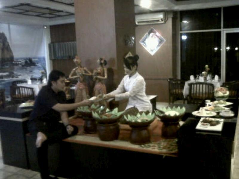 Bandung Permai Hotel Jember Jembel Exterior foto