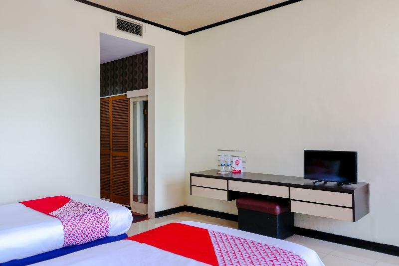 Bandung Permai Hotel Jember Jembel Exterior foto